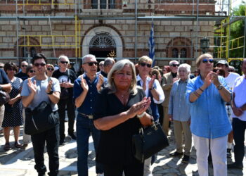 Μαίρη Λίντα: Τελευταίο αντίο στην αξεπέραστη τραγουδίστρια – Συγκίνηση στην κηδεία της