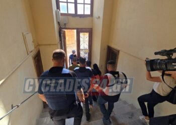 Σύρος: Δεν ασκήθηκαν διώξεις για τη δολοφονία της 41χρονης – Υπό φρούρηση παραμένει το σπίτι του ζευγαριού