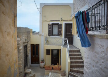 Σύρος: Στο μικροσκόπιο των αρχών βίντεο έξω από το σπίτι της δολοφονίας της 42χρονης διασώστριας του ΕΚΑΒ