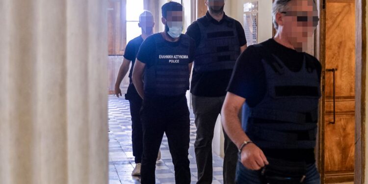 Σύρος: «Ήμουν σε κατάσταση άμυνας – Νόμιζε ότι έλειπα και χτύπησε το κουδούνι» υποστηρίζει ο 41χρονος για τον θάνατο της διασώστριας