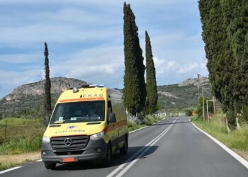 Τροχαίο δυστύχημα στη Λέρο: Γυναίκα παρασύρθηκε από φορτηγό που έκανε όπισθεν