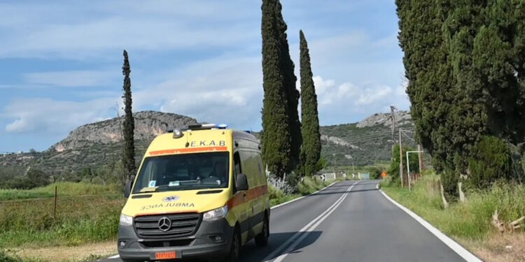 Τροχαίο δυστύχημα στη Λέρο: Γυναίκα παρασύρθηκε από φορτηγό που έκανε όπισθεν