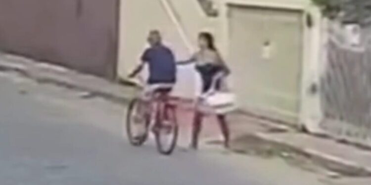 Γυναίκα στη Βραζιλία μαχαίρωσε και σκότωσε εν ψυχρώ άνδρα που έκανε ποδήλατο