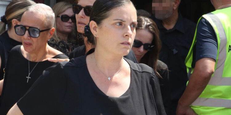 Δημήτρης Κόκοτας: Οι σπαρακτικοί επικήδειοι της συζύγου και της αδερφής του – «Η ψυχή που ερωτεύτηκα είναι η μισή ζωή μου»