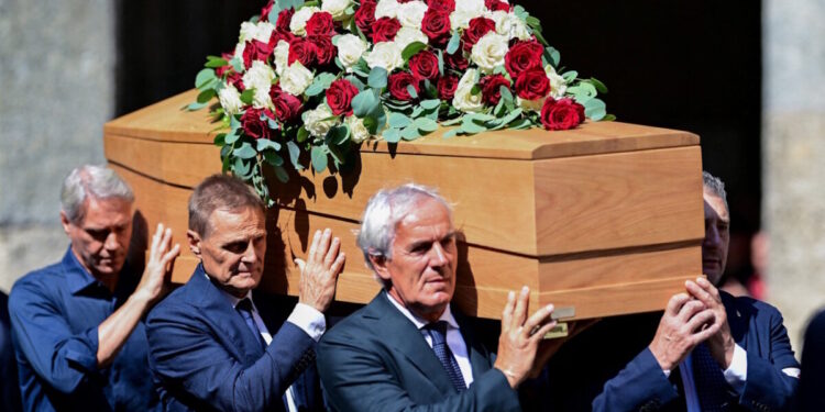 Φράνκο Μπαρέζι: Μίλαν και Ιταλία αποχαιρέτησαν τον αιώνιο αρχηγό – Φαν Μπάστεν και Κοστακούρτα κουβάλησαν το φέρετρο στην κηδεία