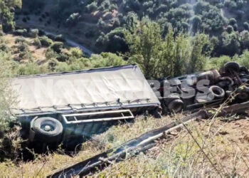 Τραγωδία στη Λακωνία: Νεκρός ο 48χρονος οδηγός φορτηγού που έπεσε σε γκρεμό – Τραυματίας ο συνοδηγός