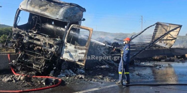 Φθιώτιδα: Ένας νεκρός σε σοκαριστικό τροχαίο με 2 φορτηγά – Το ένα τυλίχτηκε στις φλόγες