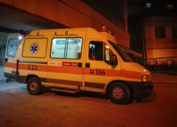 Τροχαίο δυστύχημα στον Ομαλό – Άνδρας έπεσε με το αυτοκίνητο σε γκρεμό