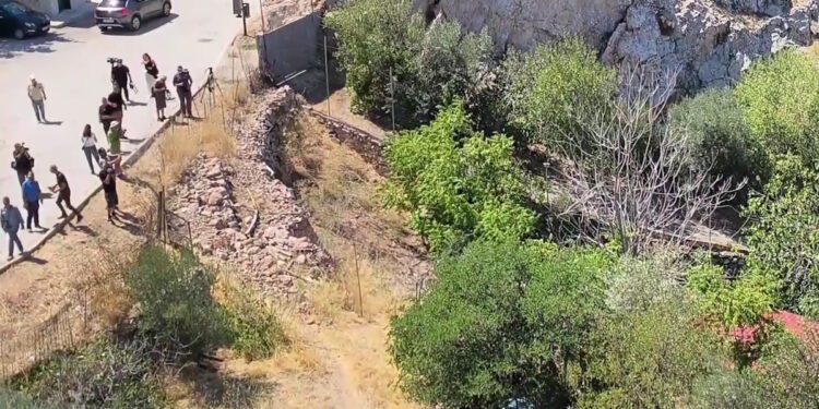 Κυψέλη: «Είδα μια σακούλα σκουπιδιών, κάτι προεξείχε που έμοιαζε με λείψανο» λέει ο προπονητής που βρήκε τα ανθρώπινα οστά