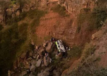 Τραγωδία στο Πράσινο Ακρωτήρι: Λεωφορείο έπεσε σε φαράγγι – Τουλάχιστον 25 νεκροί, πολλοί ήταν μαθητές