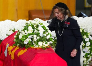 Η κηδεία του βασιλιά Χάραλντ σε εικόνες: Το τριαντάφυλλο της Σόνια, τα δάκρυα της Μέτε-Μάριτ και ο σαμάνος Ντουρέκ